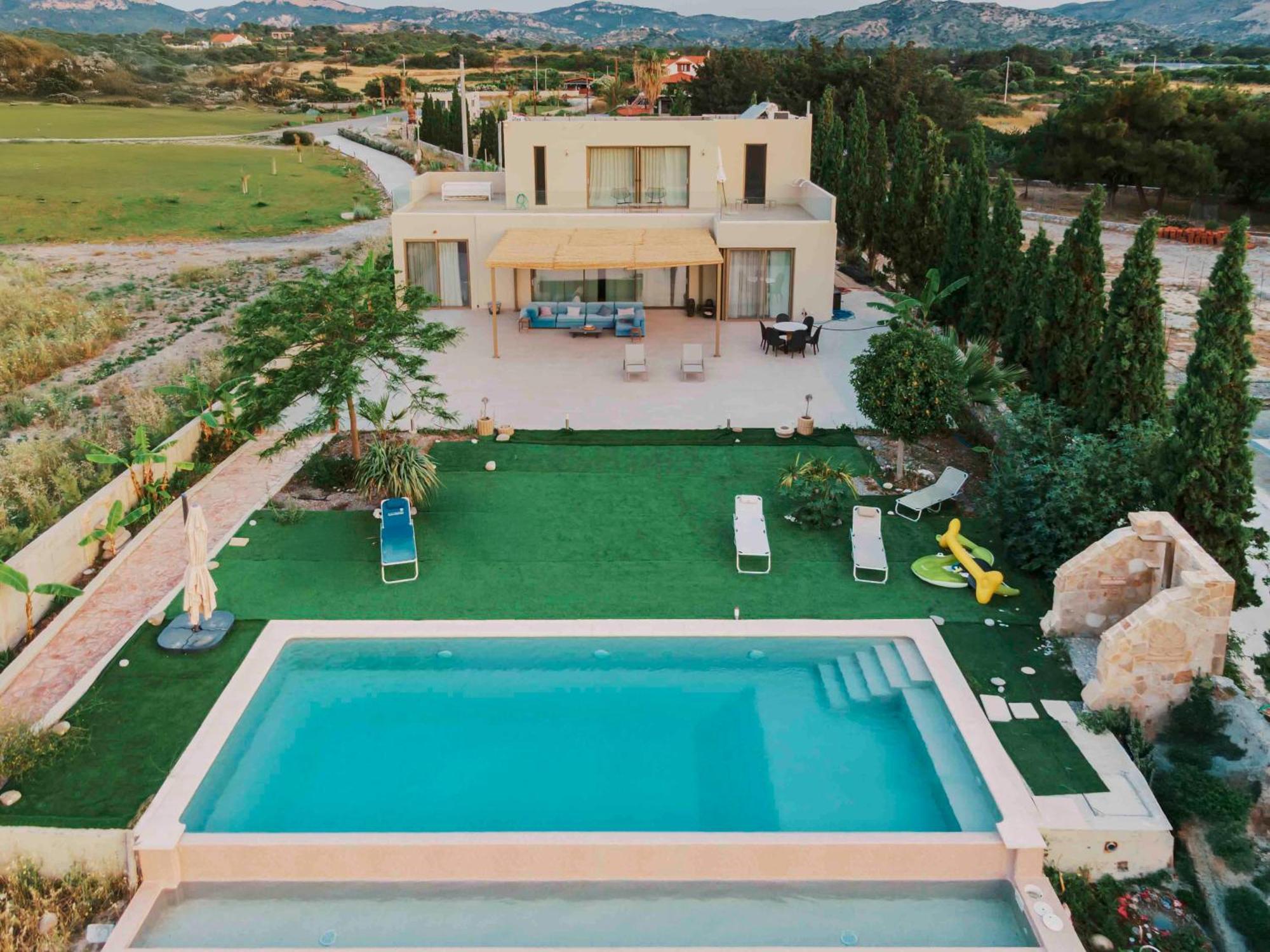 Mythica Luxury